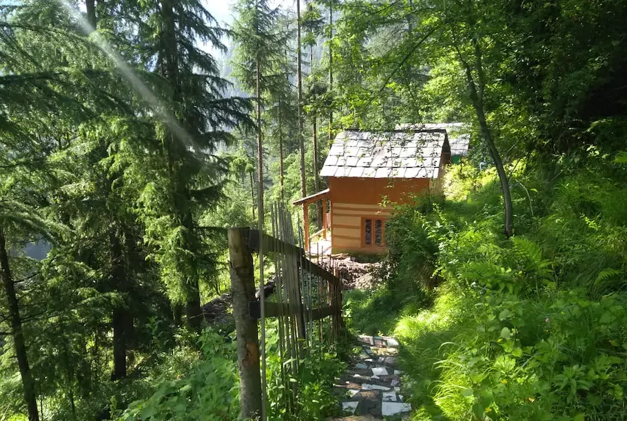 Photo of Jibhi, Himachal Pradesh, India by Yash Ahuja
