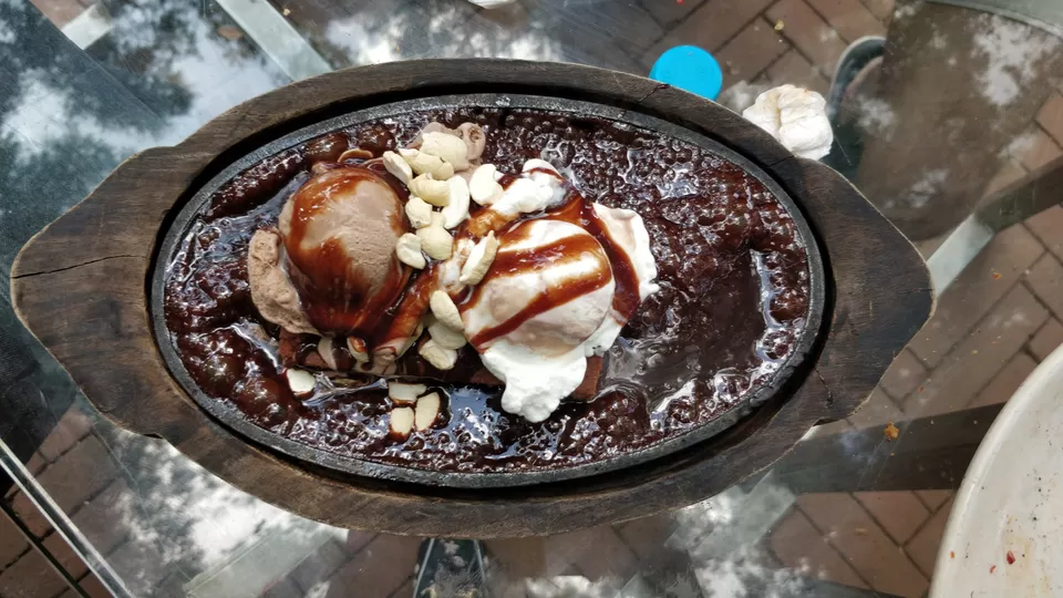 Photo of Mapro Garden, Mahabaleswar, Maharashtra, India by Sharayu Bafna