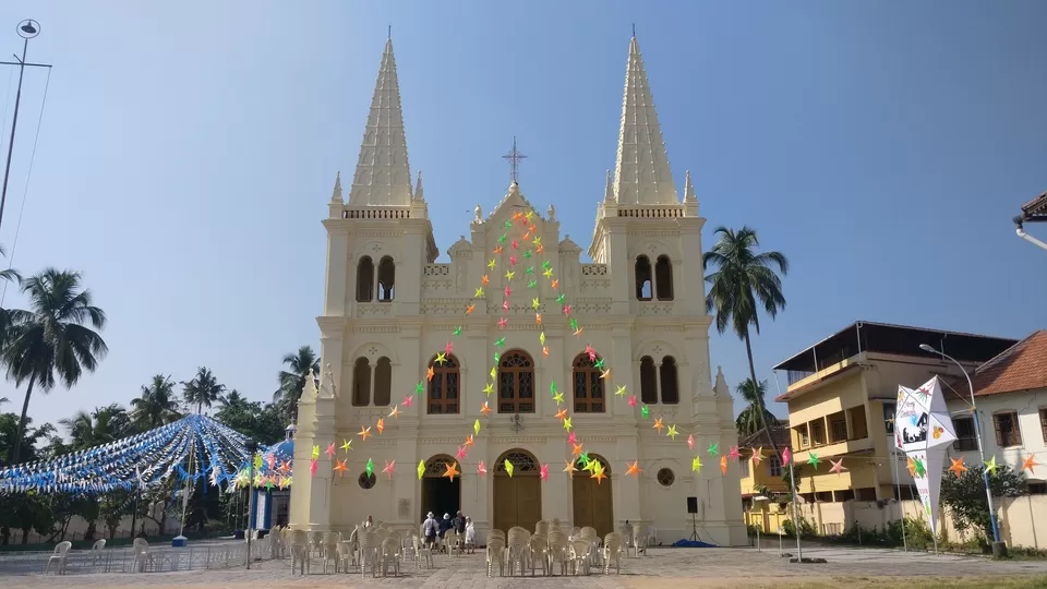 Photo of Santa Cruz Basilica, Valummel, Kochi, Kerala, India by Samriddhi Saraswat
