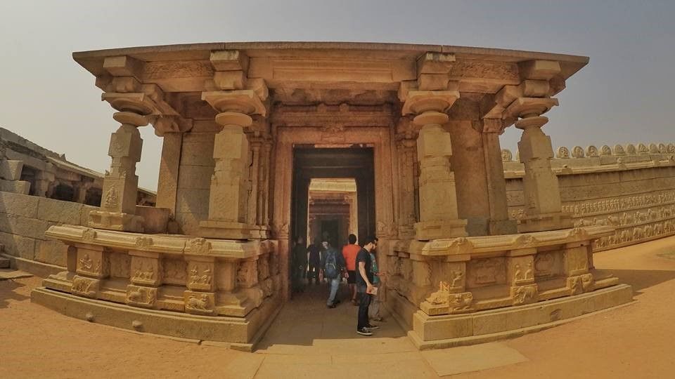 Photo of Hampi - Bouldered Beauty 15/28 by Niranjan Patil