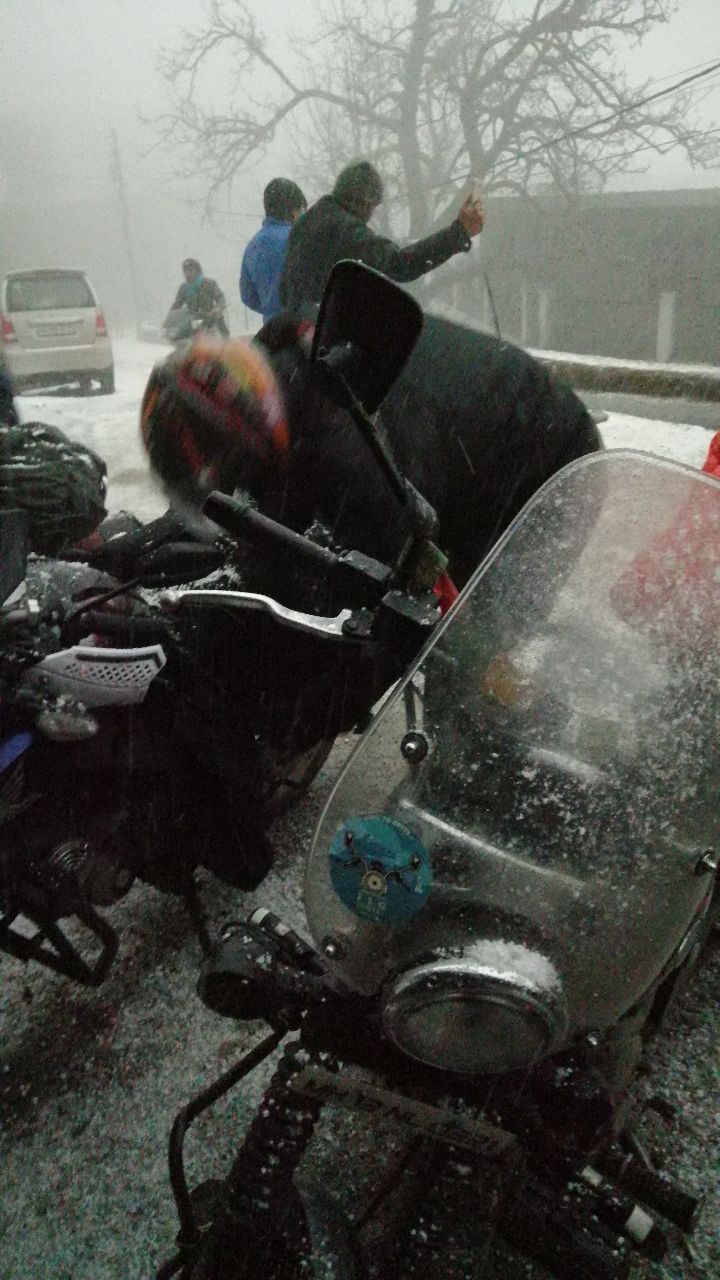 Photo of Snowfall @ Mussoorie , Uttarakhand 4/7 by Gurprit Singh