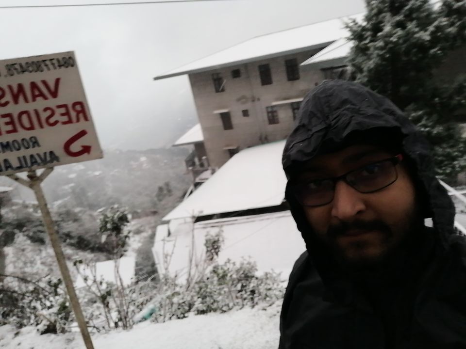 Photo of Snowfall @ Mussoorie , Uttarakhand 6/7 by Gurprit Singh