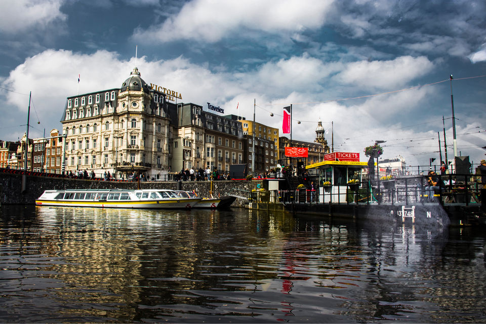 Photo of Amsterdam by Santhosham