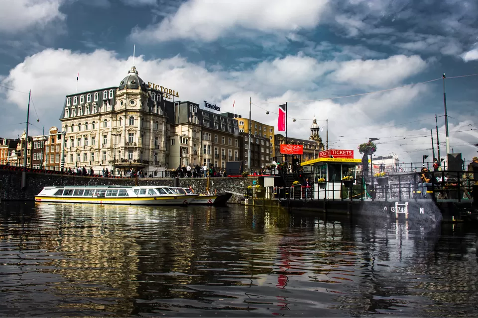 Photo of Amsterdam by Santhosham