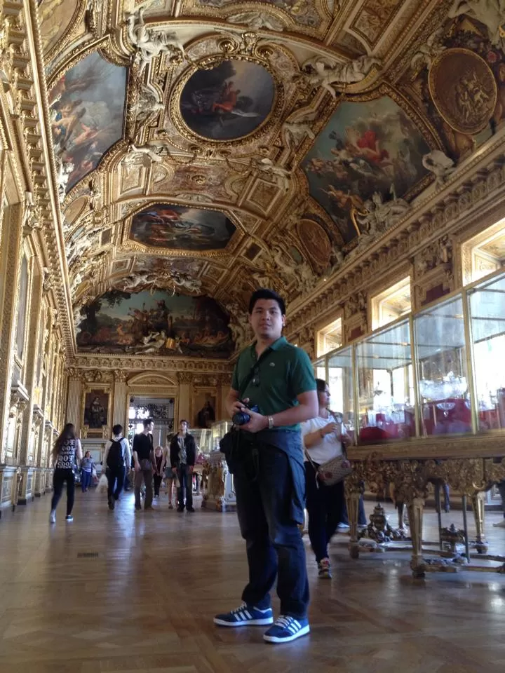 Photo of Louvre Museum, Paris, France by Fran Sendiong-Dacono