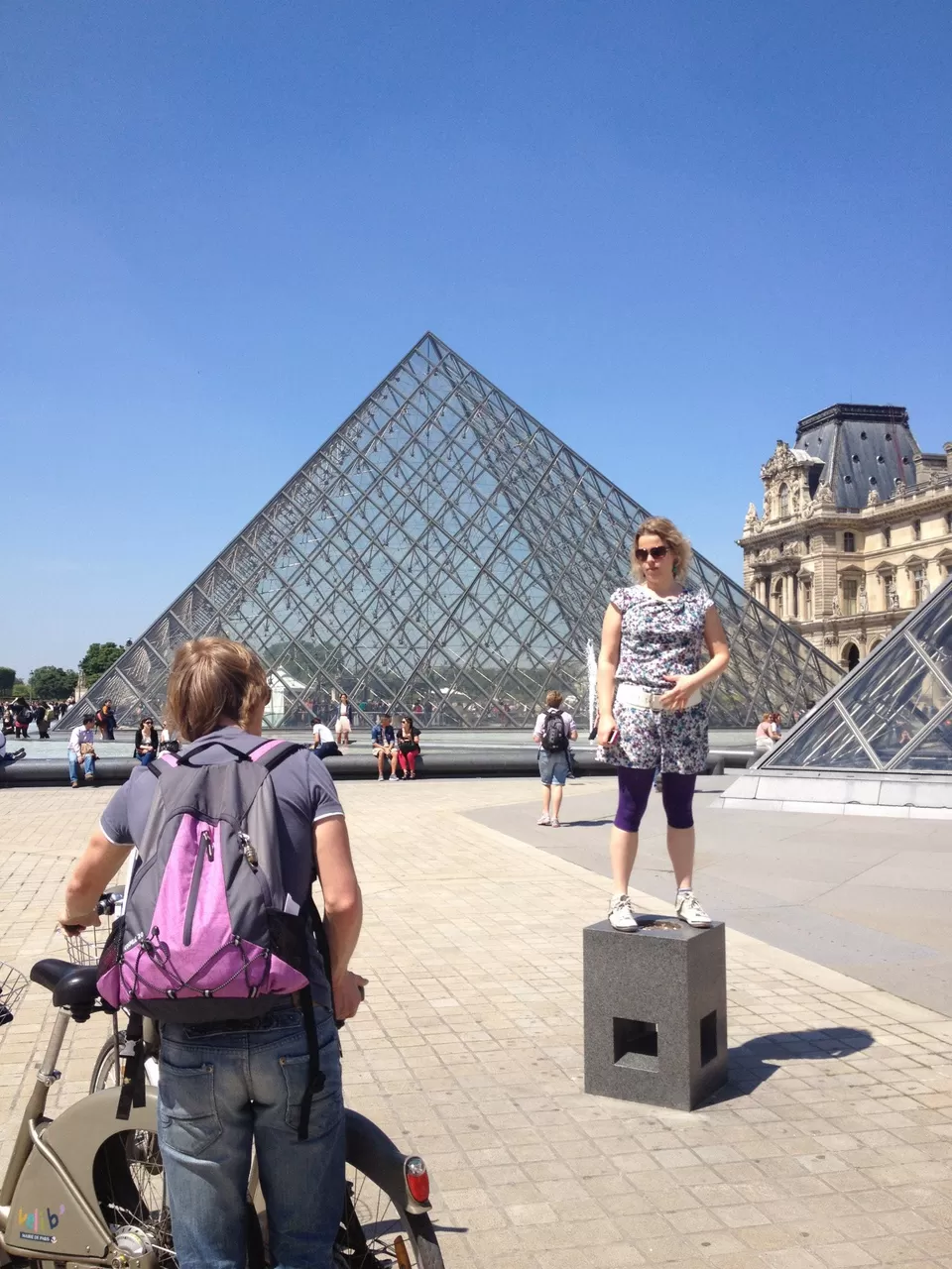 Photo of Louvre Museum, Paris, France by Fran Sendiong-Dacono
