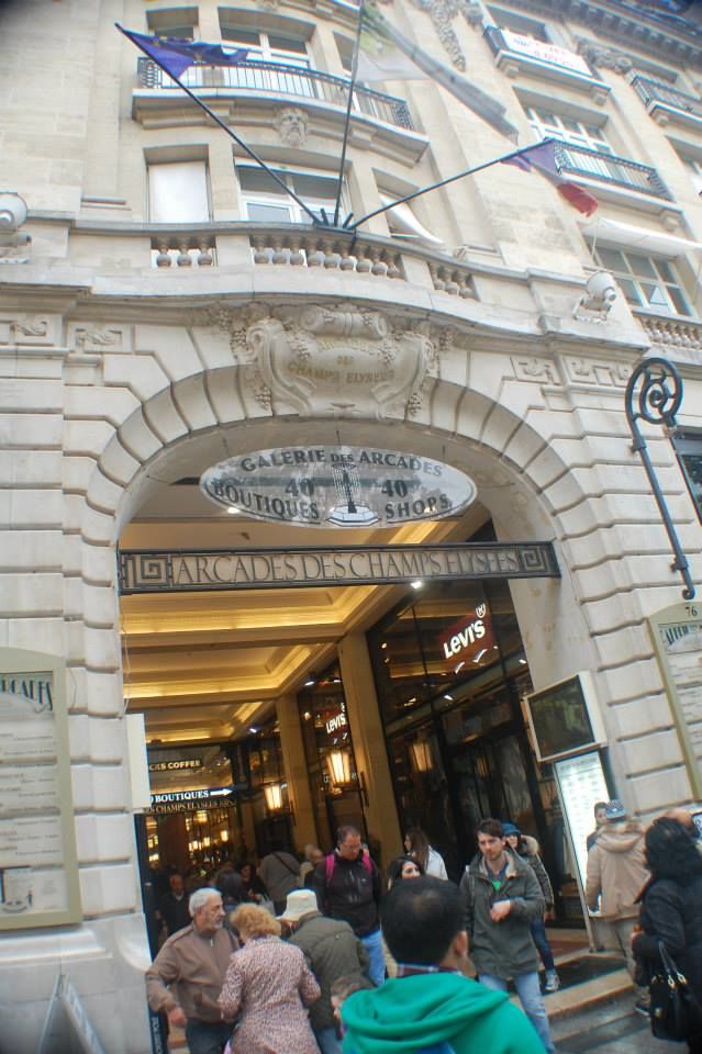 Photo of Lovers Perfect Day in Paris, France 26/35 by Fran Sendiong-Dacono