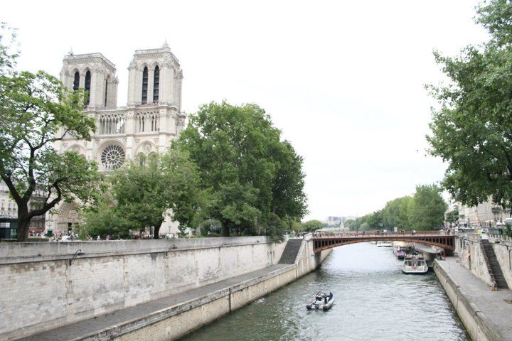 Photo of J'aime Paris.. Intoxicating like the Pinot Noir 15/15 by Arpita