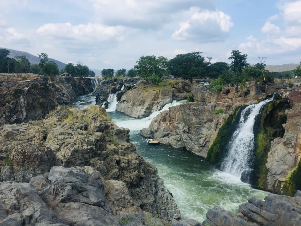 Photo of A drive to mystic Hogenakkal falls by Bhuvnesh Nigam