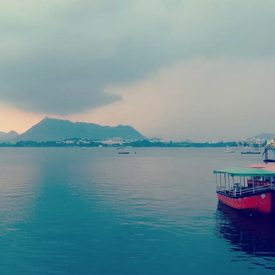 Photo of Lake Pichola, Pichola, Udaipur, Rajasthan by Sidhi Kharkia