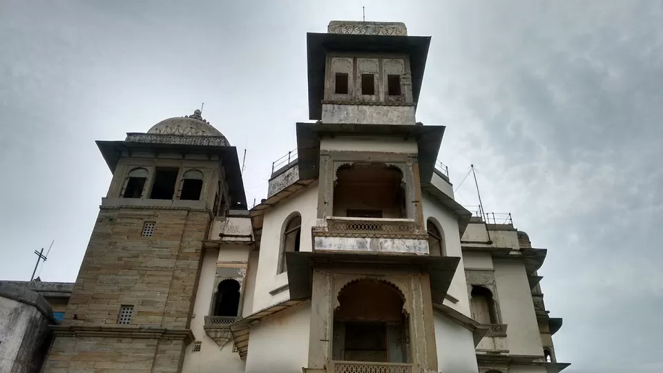 Photo of Monsoon Palace, Sajjan Garh, Kodiyat, Rajasthan, India by Sidhi Kharkia