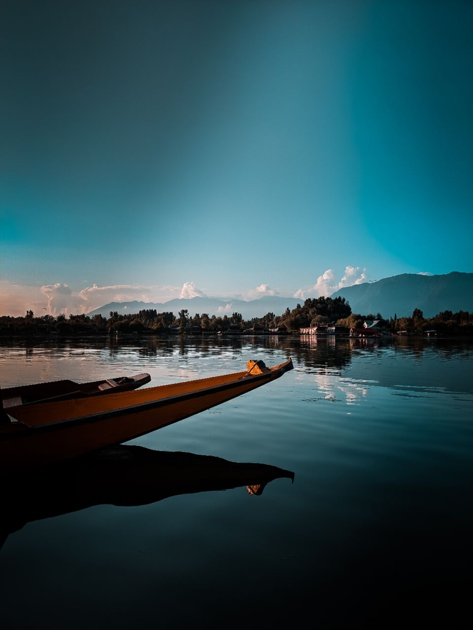Photo of Dal lake by Aravindh Able