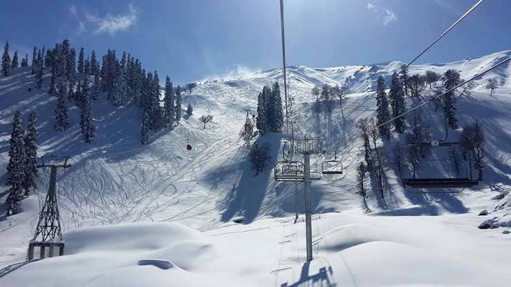 Photo of Gandola Road, Gulmarg by Priya Sisodiya