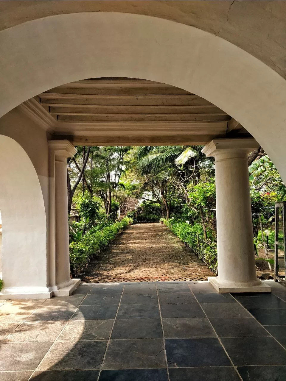 Photo of The Bungalow on the Beach - 17th Century, Tharangambadi, Tamil Nadu, India by Alpa Basu