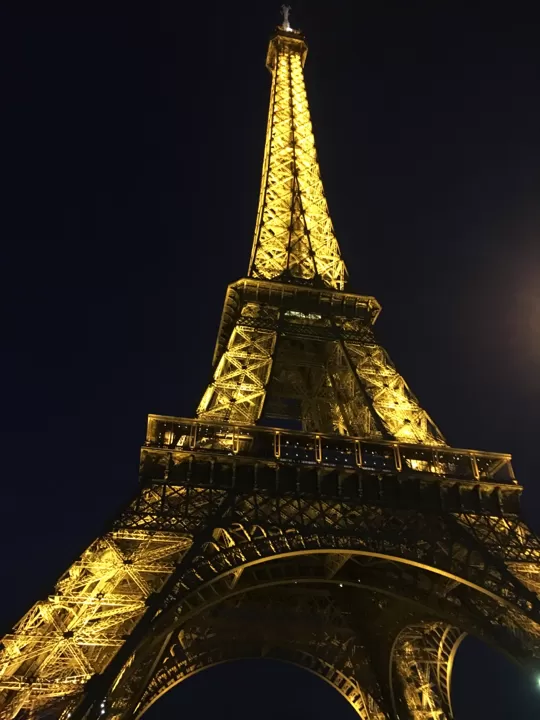 Photo of Eiffel Tower, Avenue Anatole France, Paris, France by Harita Vinnakota