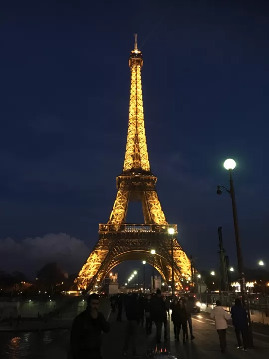 Photo of Eiffel Tower, Avenue Anatole France, Paris, France by Harita Vinnakota