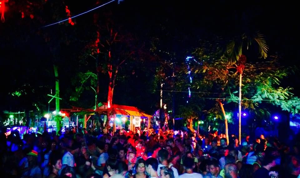 Photo of Backpacking Koh Phangan : Parties Sangsom-Buckets Sunsets and More Parties. 1/10 by Brokedudetraveling