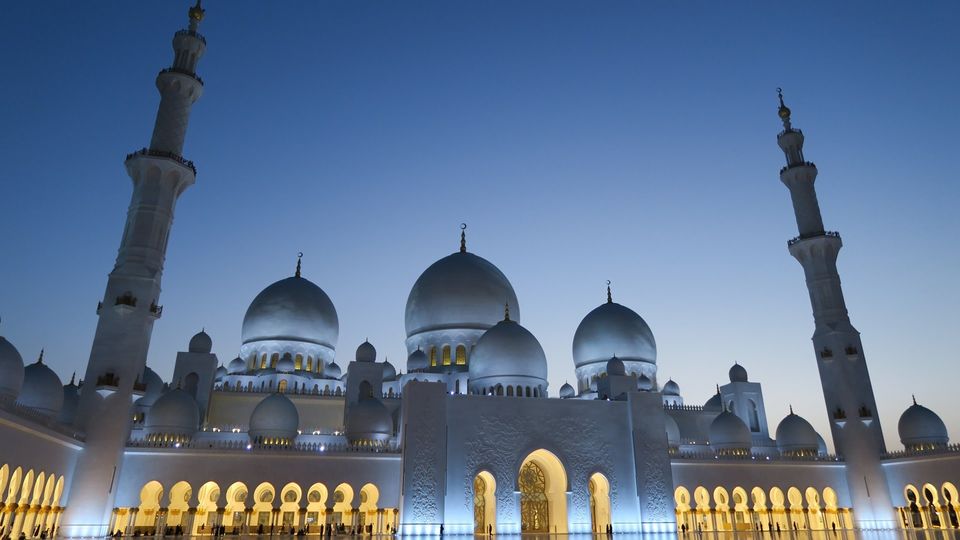 Photo of Abu Dhabi : A Placeof Luxary & Adventure" 9/17 by Nishant Tyagi