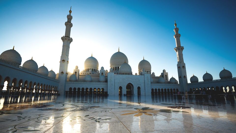 Photo of Abu Dhabi : A Placeof Luxary & Adventure" 10/17 by Nishant Tyagi