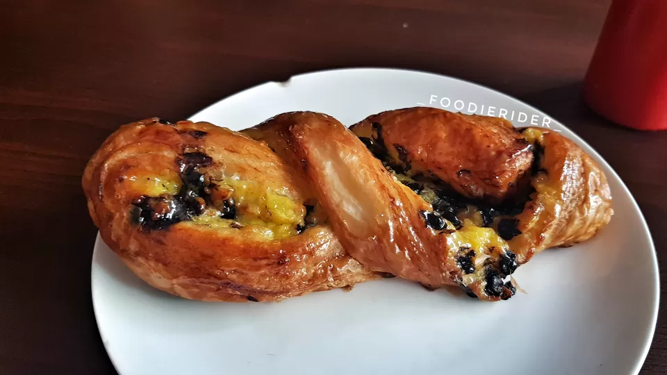 Photo of Hot Breads, H.M.Kassim Salai, Near Traffic Police Station, MG Road Area, Puducherry, India by The Foodie Rider