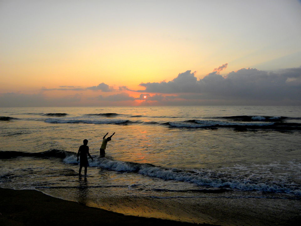 Photo of Besant Nagar Beach, Elliot's Promenade, Urrur Kuppam, Chennai, Tamil Nadu, India by Shivaani Harmsen