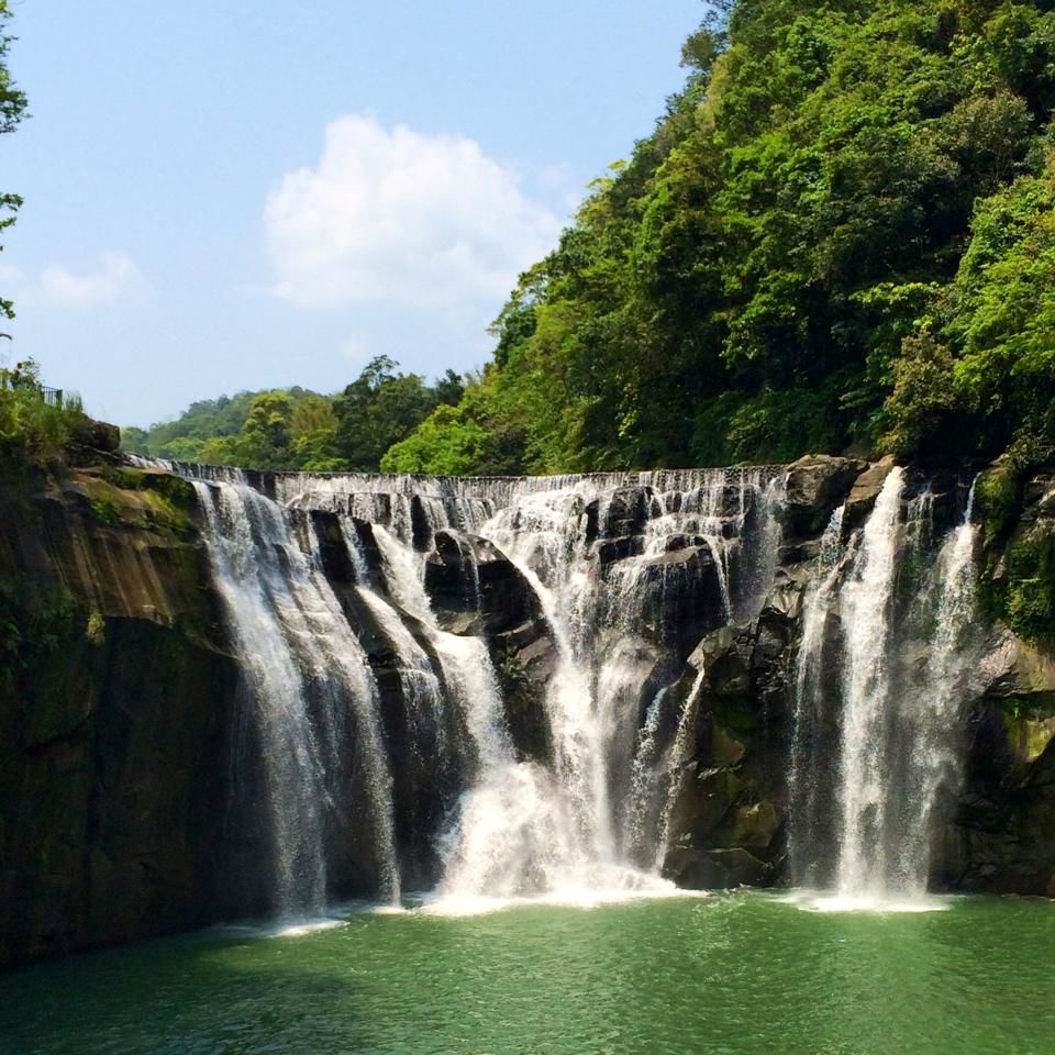 Photo of Shifen Waterfall, Pingxi District, New Taipei City, Taiwan by Huixin
