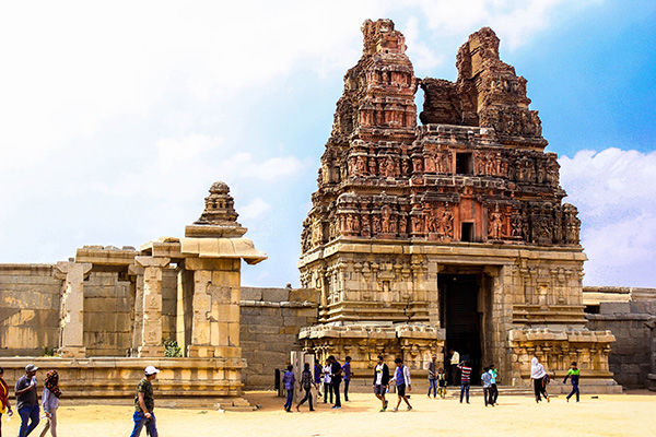 Photo of HIPPIE HAMPI 16/30 by Aishwarya Iyengar