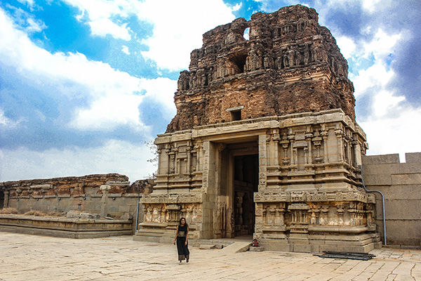 Photo of HIPPIE HAMPI 21/30 by Aishwarya Iyengar