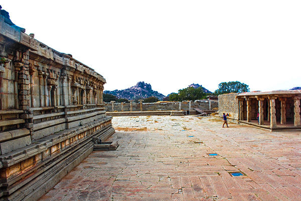 Photo of HIPPIE HAMPI 22/30 by Aishwarya Iyengar