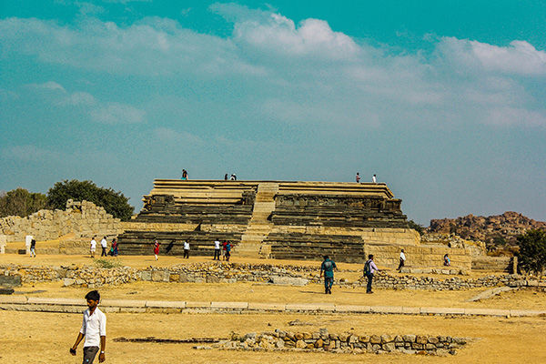 Photo of HIPPIE HAMPI 26/30 by Aishwarya Iyengar