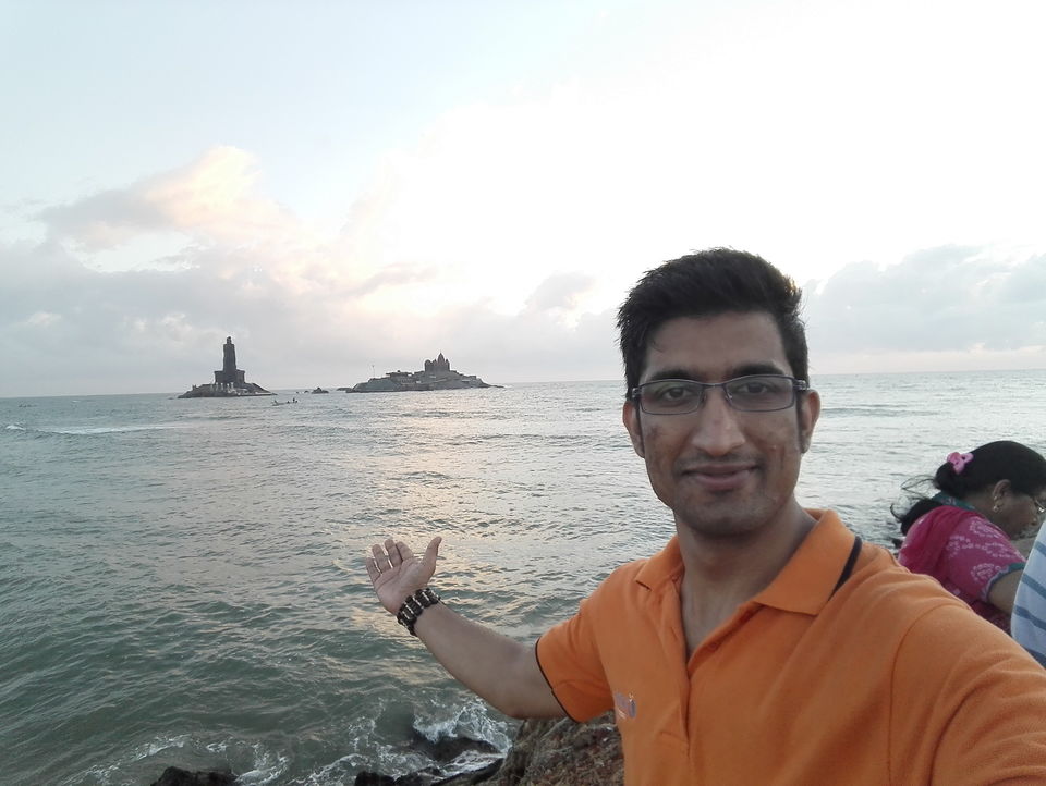 Photo of Vivekanand Rock Memorial to Thiruvalvar Statue Memorial, Kanyakumari, Tamil Nadu, India by Dushyant Acharya