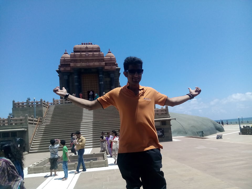 Photo of Vivekanand Rock Memorial to Thiruvalvar Statue Memorial, Kanyakumari, Tamil Nadu, India by Dushyant Acharya