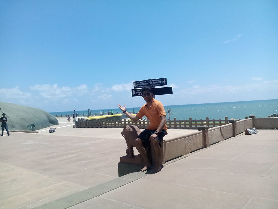 Photo of Vivekanand Rock Memorial to Thiruvalvar Statue Memorial, Kanyakumari, Tamil Nadu, India by Dushyant Acharya