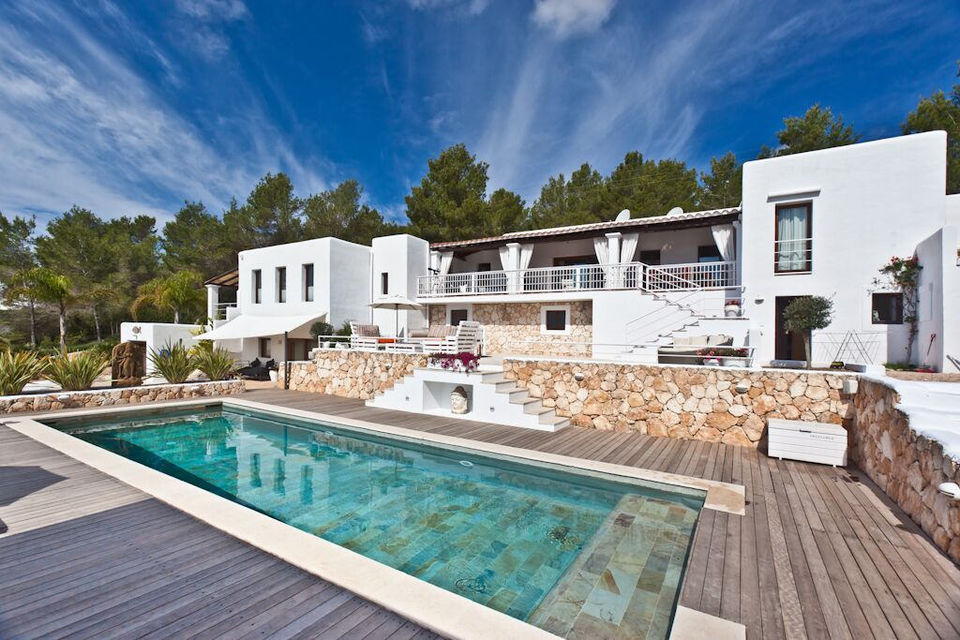Photo of Ibiza – The travel destination of the young 2/3 by Alice Barnett