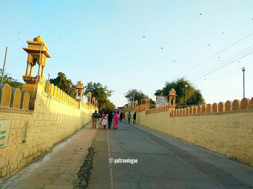 Photo of Gadisar Lake – A major attractive tourist hotspot at Jaisalmer by Pranab Pal @paltravelogue
