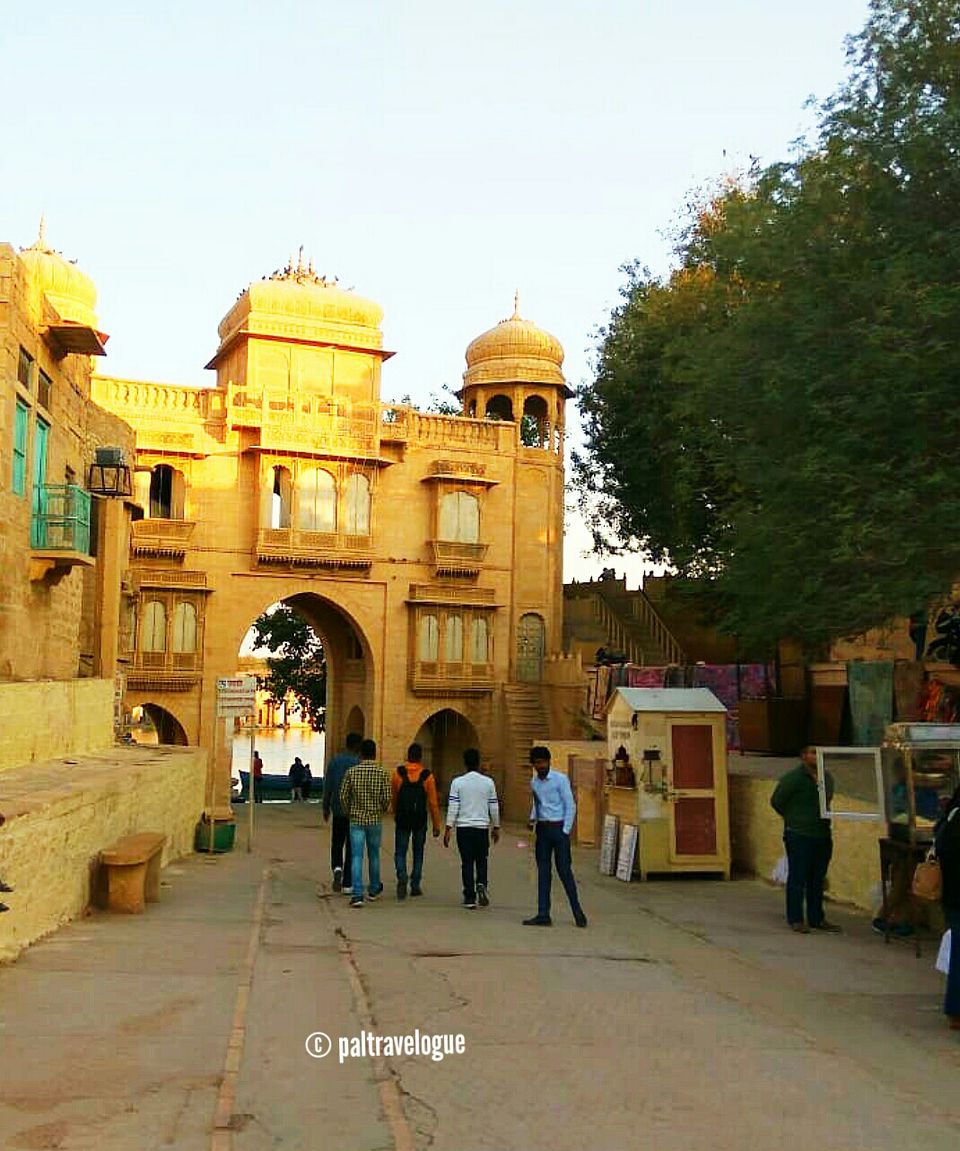 Photo of Gadisar Lake – A major attractive tourist hotspot at Jaisalmer by Pranab Pal @paltravelogue