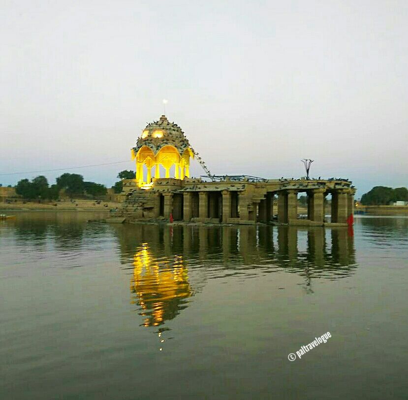 Photo of Gadisar Lake – A major attractive tourist hotspot at Jaisalmer by Pranab Pal @paltravelogue