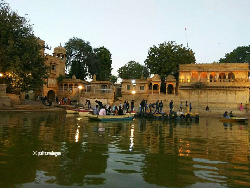 Photo of Gadisar Lake – A major attractive tourist hotspot at Jaisalmer by Pranab Pal @paltravelogue