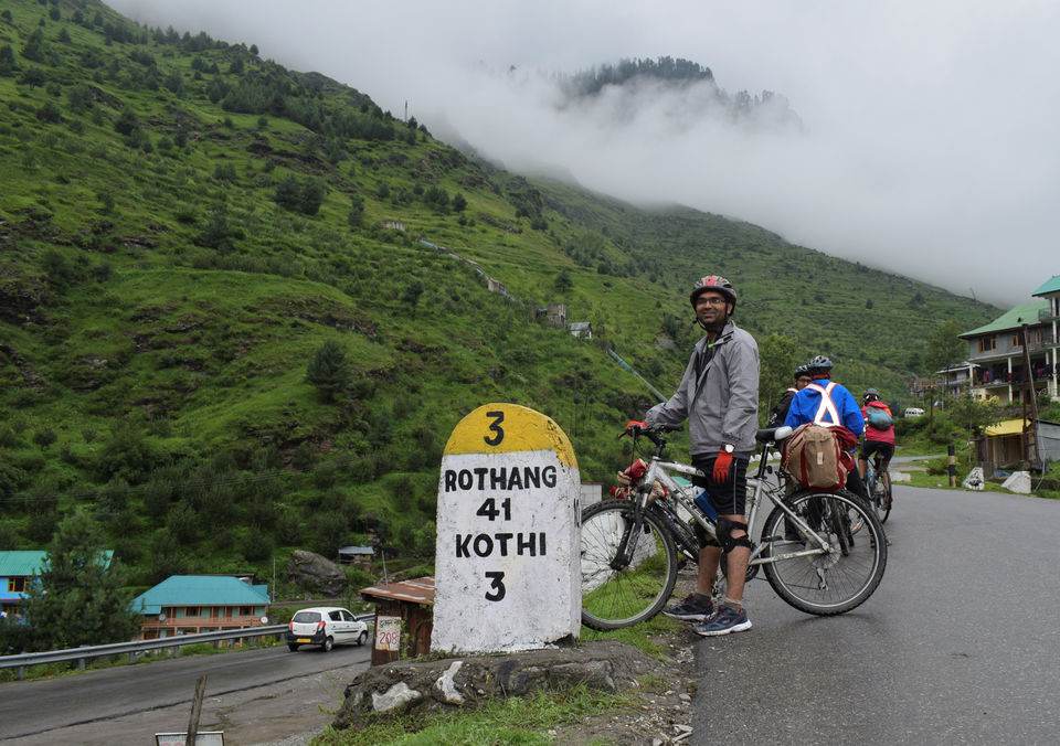 Photo of Naggar Castle Road, Naggar, Himachal Pradesh, India by Sindhura B R