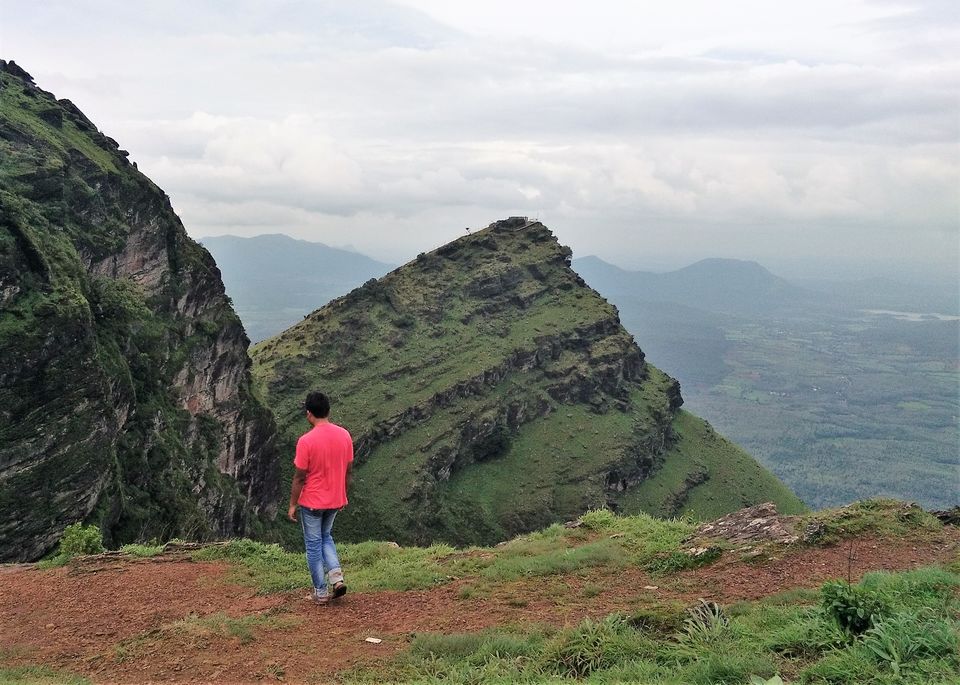 Photo of Manikyadhare Waterfalls - ಮಾಣಿಕ್ಯಧಾರೆ ಜಲಪಾತ, Bababudan Giri Road, Nagenahalli, Karnataka, Indien by Sindhura B R