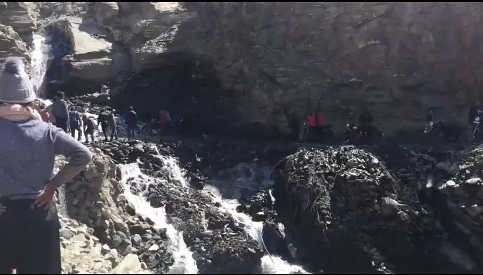 Photo of A road trip where strangers helped each other build a road in Spiti Valley! by Niyati Saxena (migrantmusings)