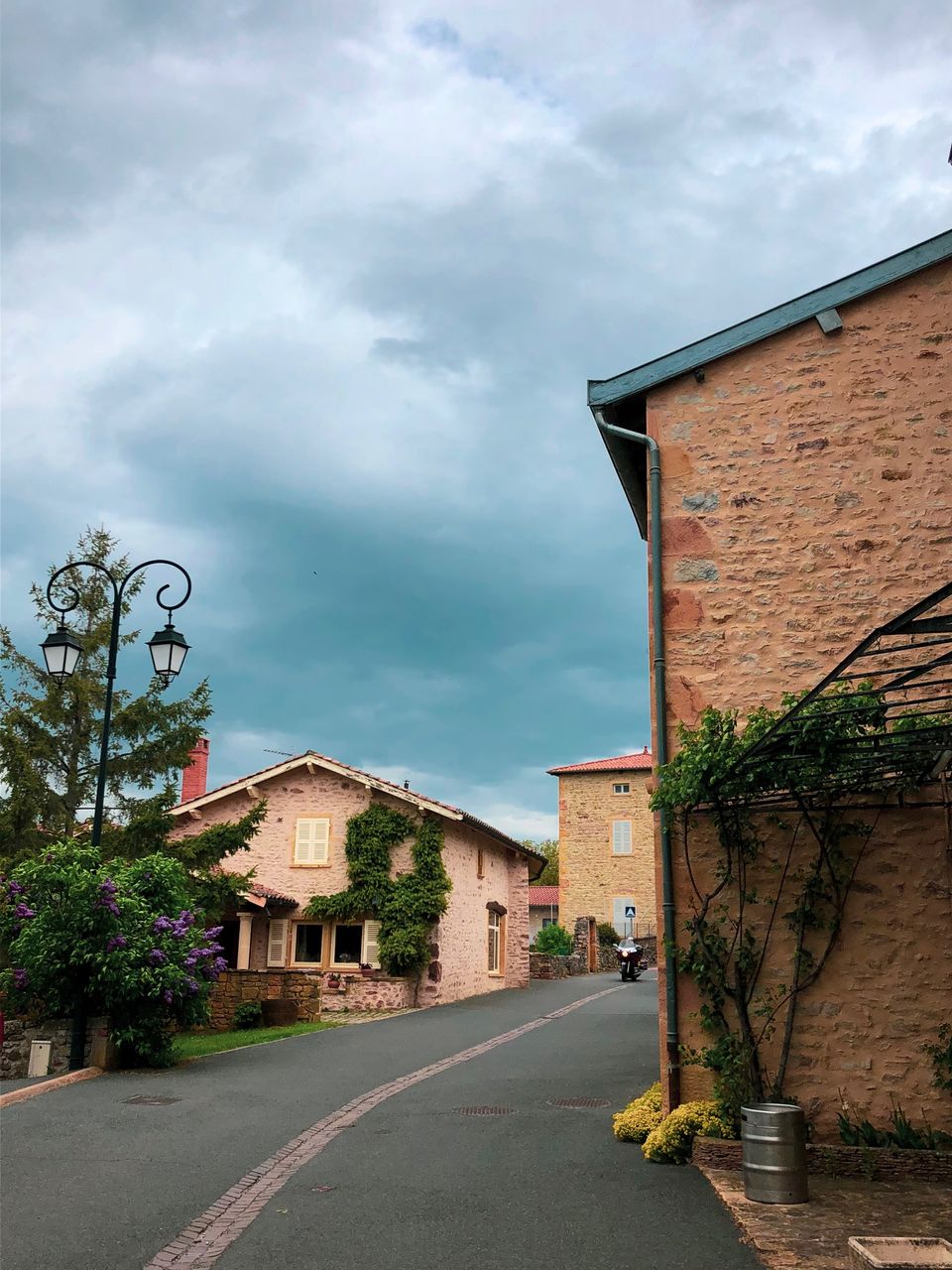 Photo of Discovering a little piece of Tuscany in France! 7/9 by Windrosemusings - Debopriya