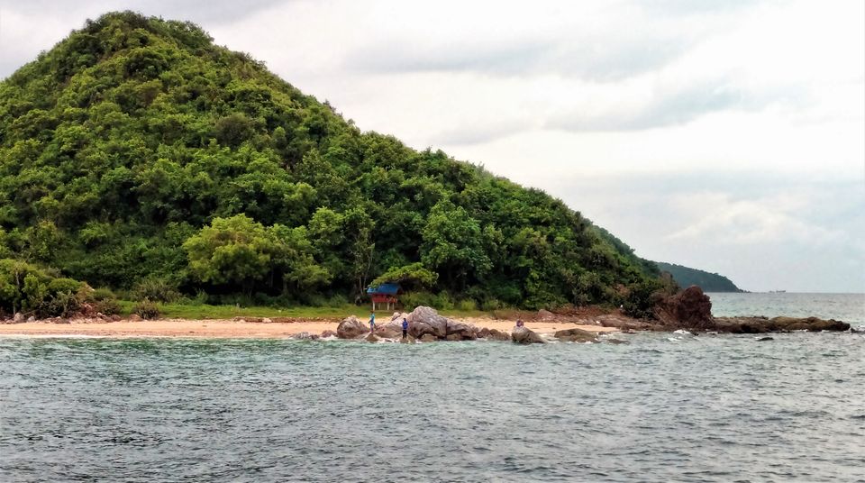 Photo of Koh Larn Island, Beach, Bang Lamung District, Chon Buri, Thailand by Zahid