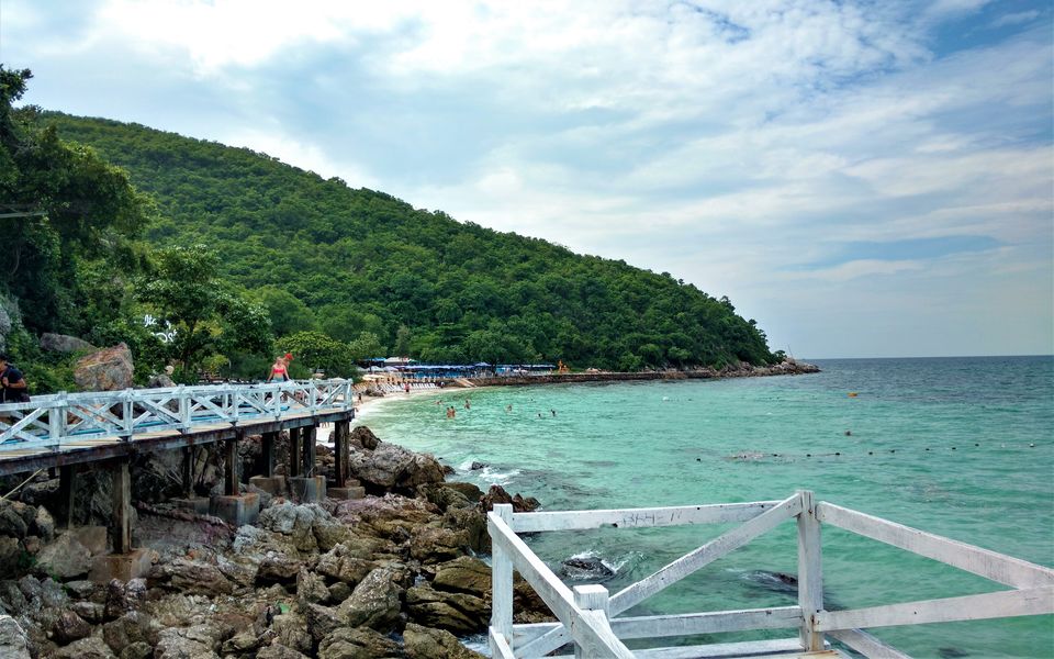 Photo of Koh Larn Island, Beach, Bang Lamung District, Chon Buri, Thailand by Zahid
