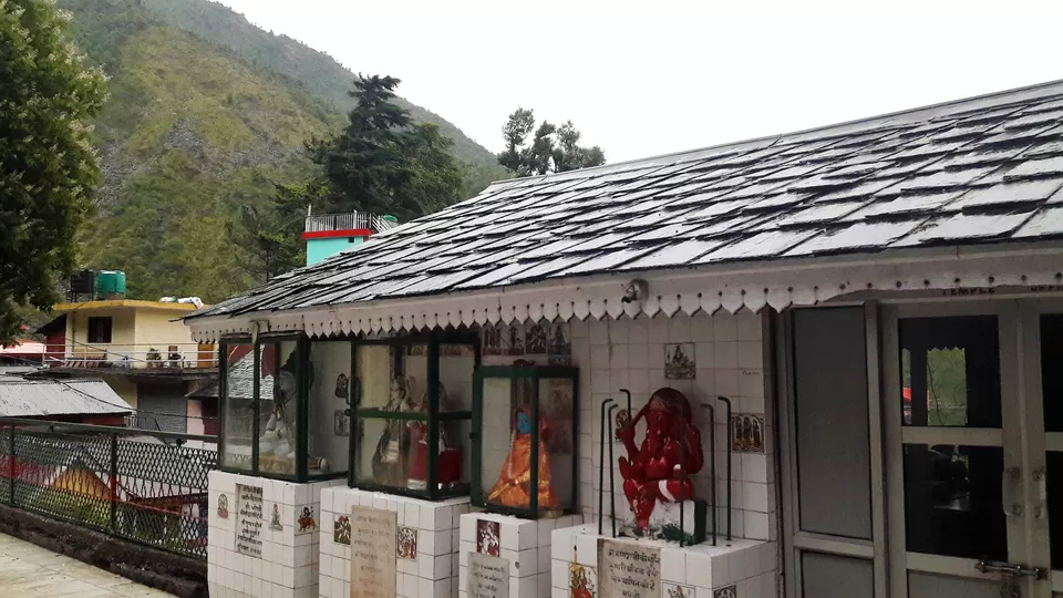 Photo of Bhagsu Nag, Dharamshala, Himachal Pradesh, India by Sayani