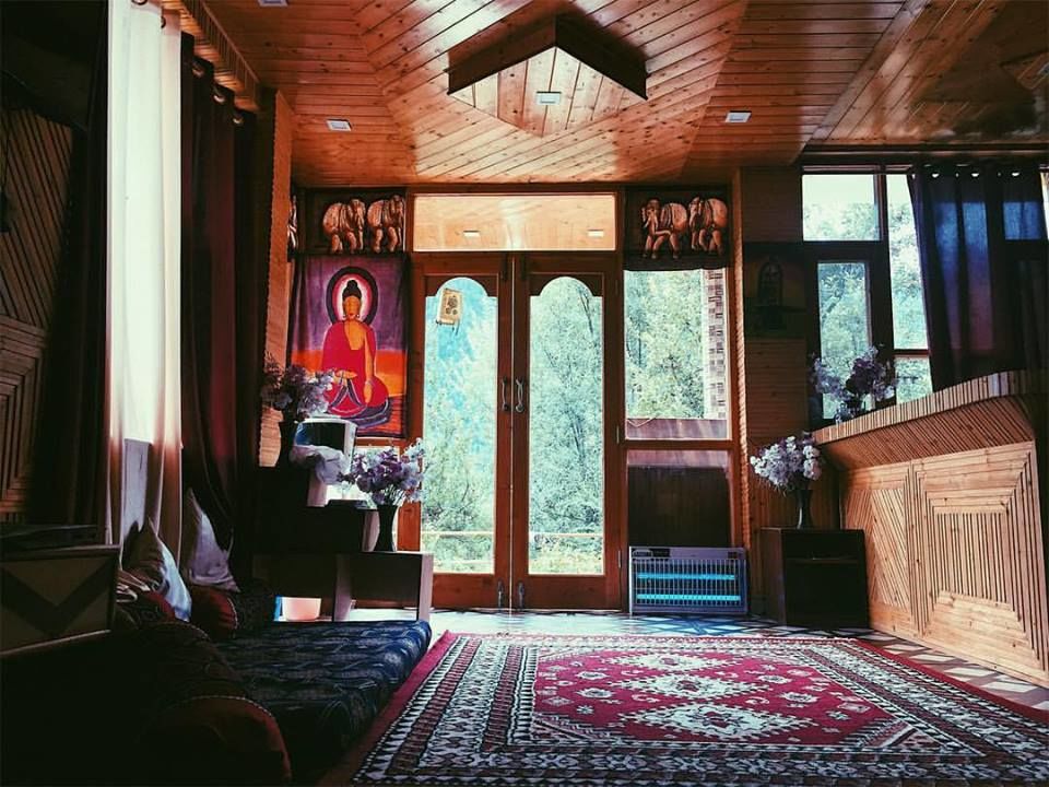 Photo of This Travel Blogger Started A Backpacker Hostel In Himachal With 3 Guys She Met In Goa by Stuti Gupta