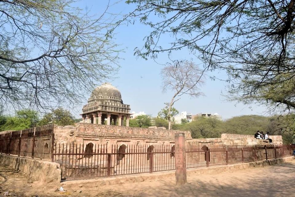Photo of Walk through Mehrauli Archaeological park and Qutub Minar - Delhi by Kundan Kumar