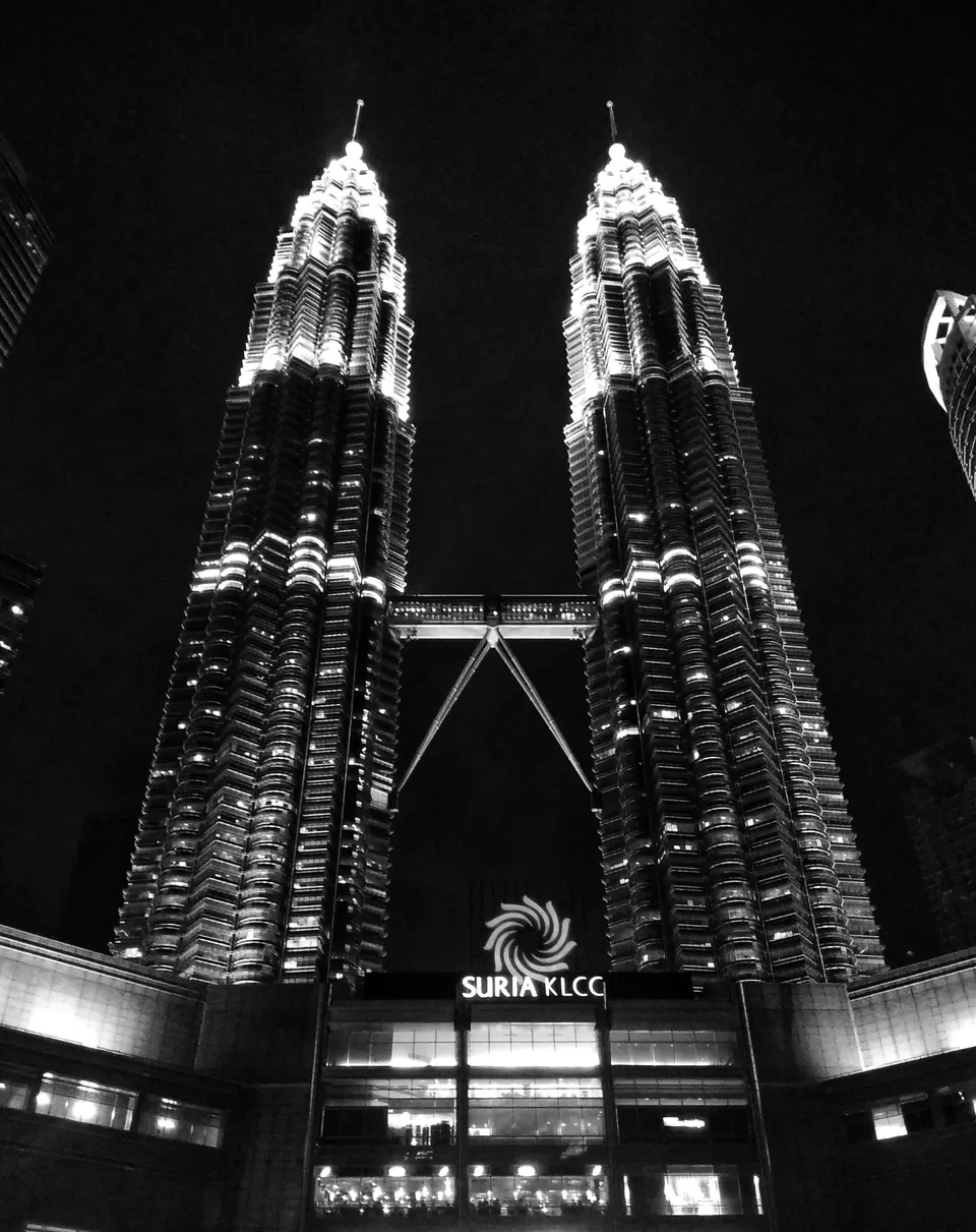 Photo of Petronas Twin Tower, Kuala Lumpur City Centre, Kuala Lumpur, Federal Territory of Kuala Lumpur, Malaysia by The Roving Man