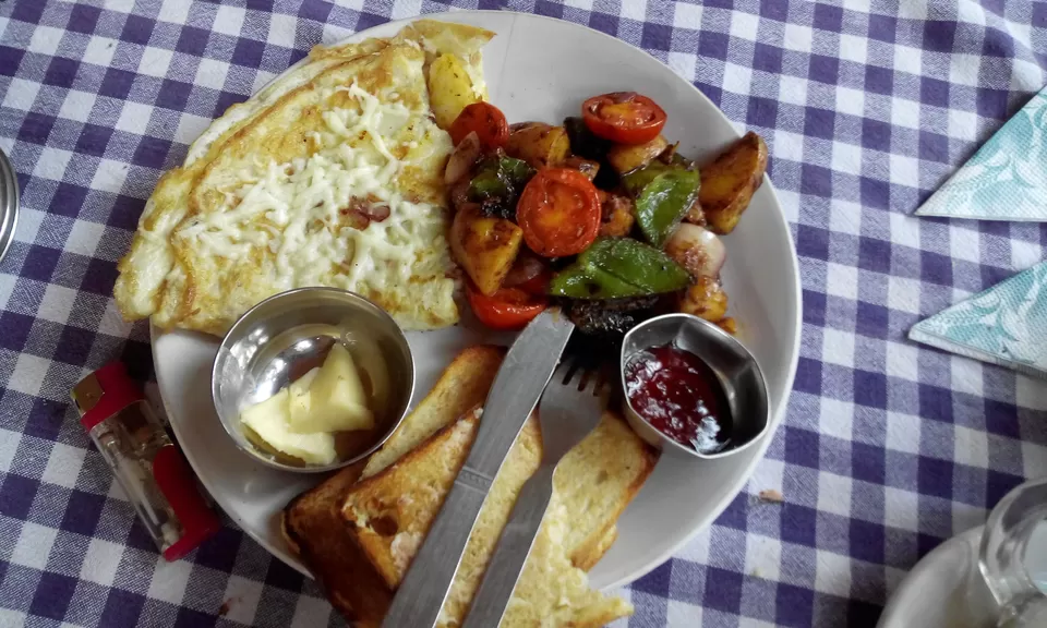 Photo of the morning breakfast at rainbow cafe by juhi shah
