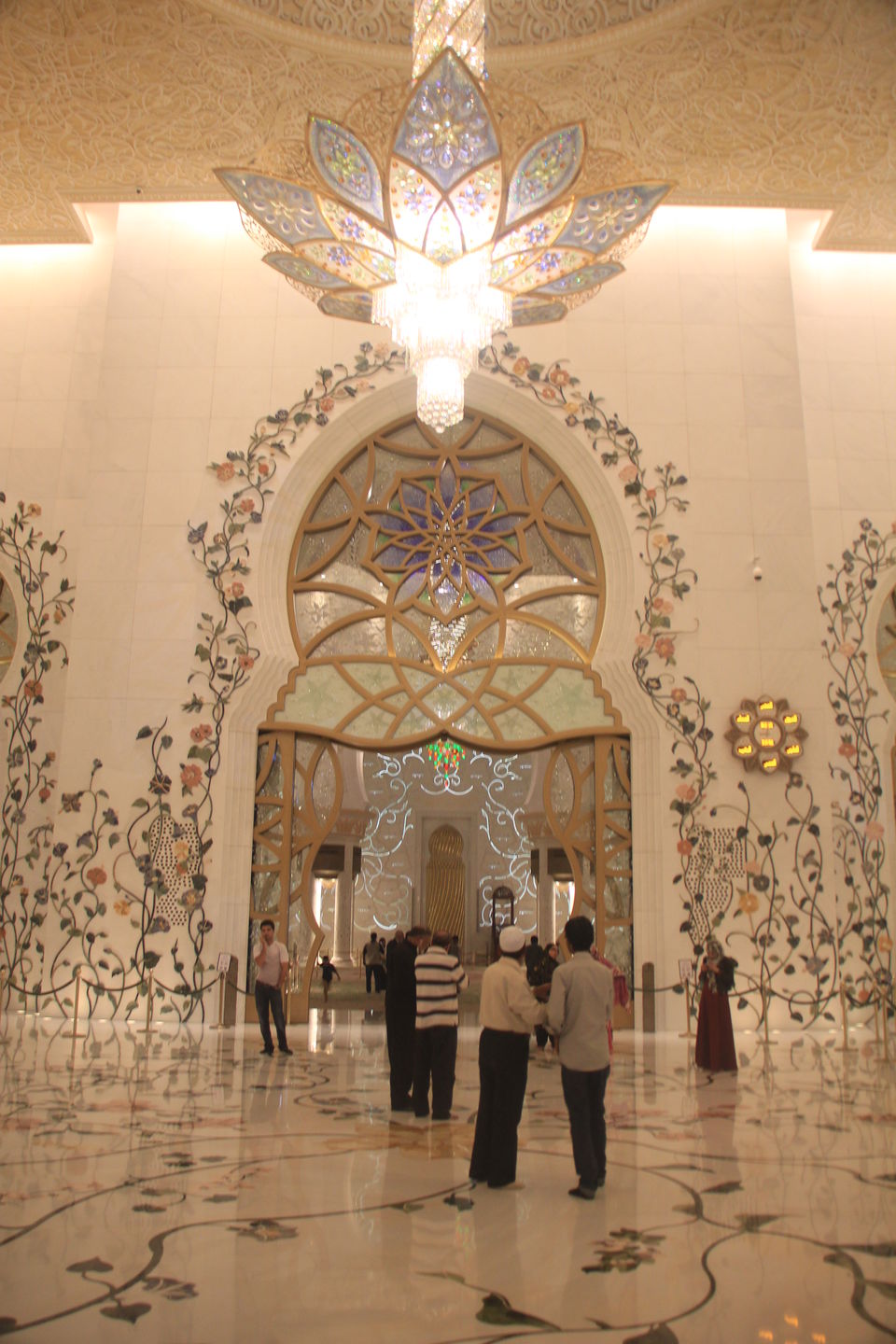 Photo of Sheikh Zayed Grand Mosque Center, 2nd Shaikh Rashid Bin Saeed Al Maktoum Street, Al Khaleej Al Arabi Street - أبو ظبي - United Arab Emirates by Akanksha Maurya